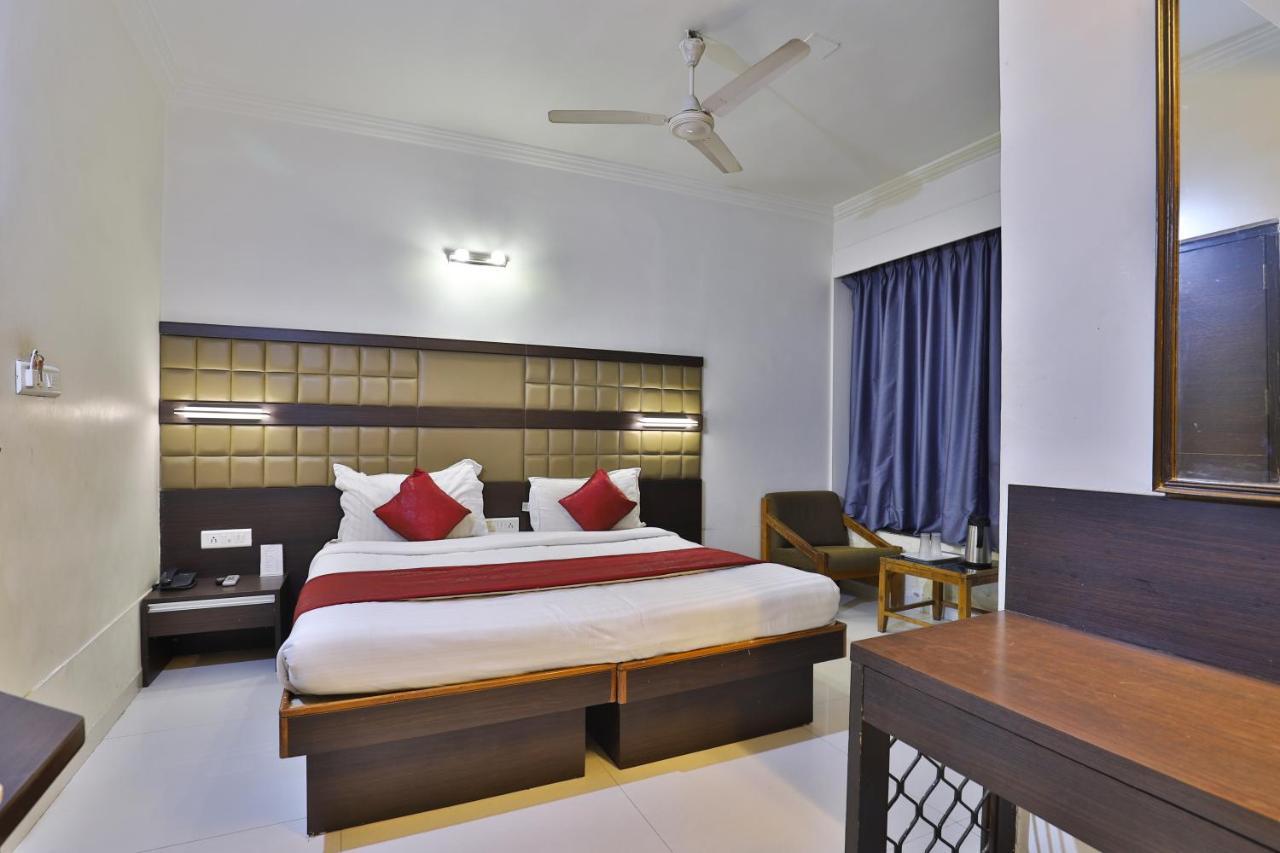 Hotel Park Land Ahmedabad Exterior photo