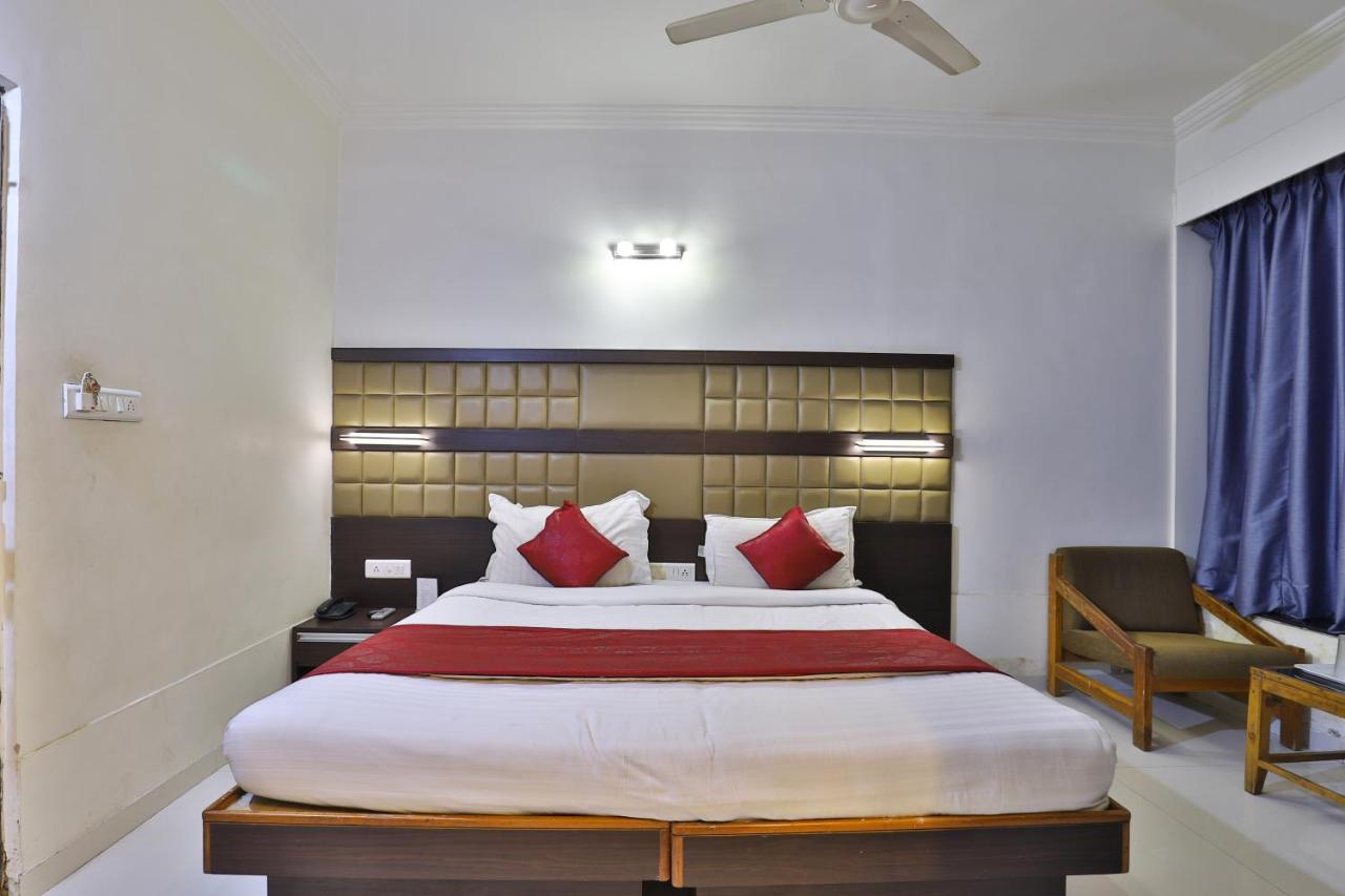 Hotel Park Land Ahmedabad Exterior photo