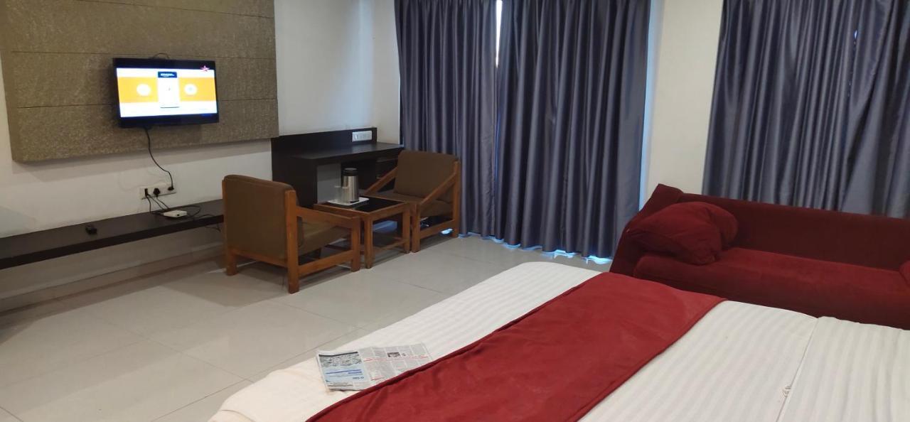 Hotel Park Land Ahmedabad Exterior photo